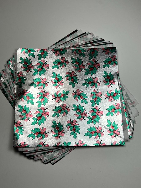 Foil Wrappers Holly & Bows 4" x 4" 500 CT